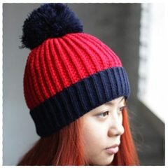 Шапка двухцветная красная фото