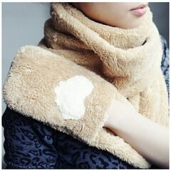 Шарф с варежками бежевый фото